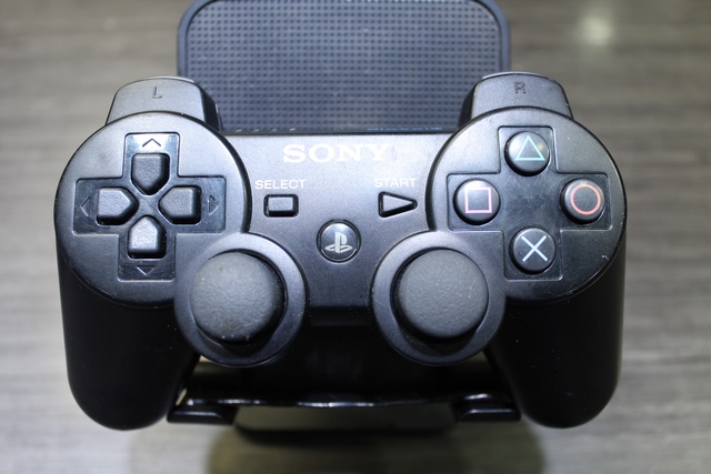 Console PS3 60 go (retrocompatible ps2) (manque porte cartes) + acc sony cecha01 - Image 4