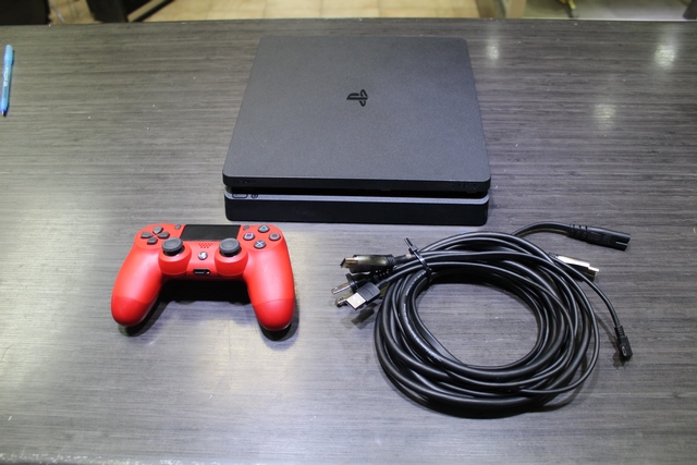 Console PS4 1TO + acc SONY cuh-2215b