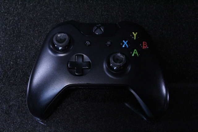 Console Xbox One 1To +acc MICROSOFT 1540 - Image 3