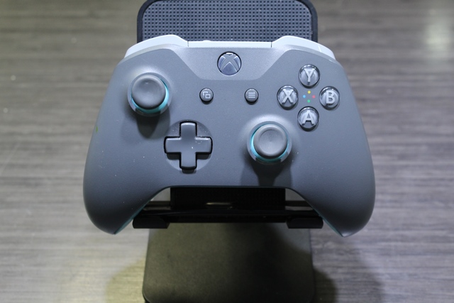 Console Xbox One S 1To + manette Microsoft 1681 - Image 4
