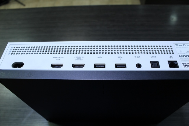 Console Xbox One S 1to + acc MICROSOFT 1681 - Image 3