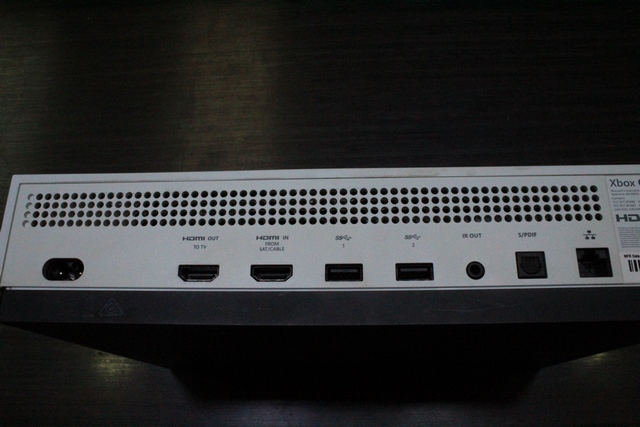 Console xbox one s 500gb (vendu en digital + manette pas officielle) + acc MICROSOFT 1681 - Image 3