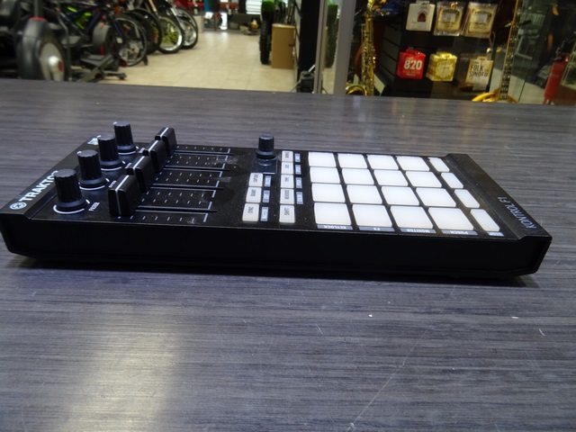 Controleur DJ Remix Native Instruments Traktor Kontrol F1 - Image 3