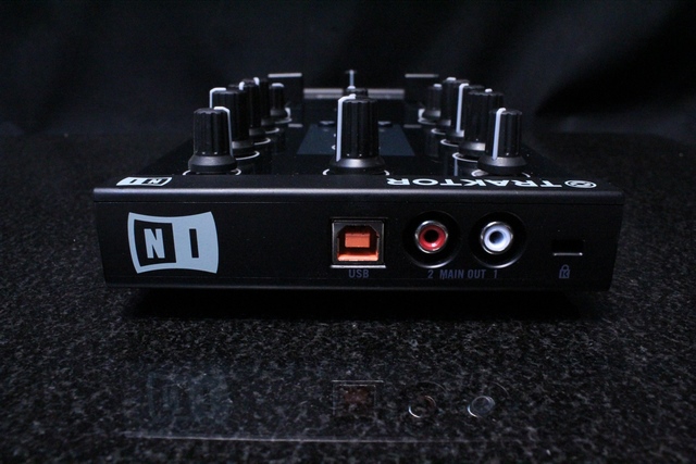 Controleur USB (Dj Controller) Native Instruments Tracktor Kontrol Z1 - Image 3