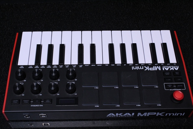 Controleur Usb Akai MPK MINI - Image 2