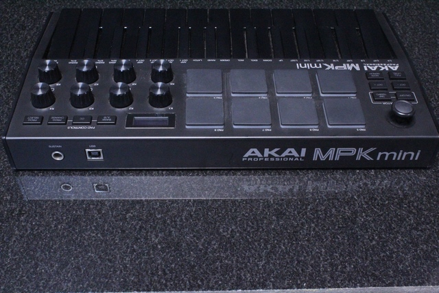 Controleur Usb + Fil Usb Akai Mpk mini black edition - Image 2