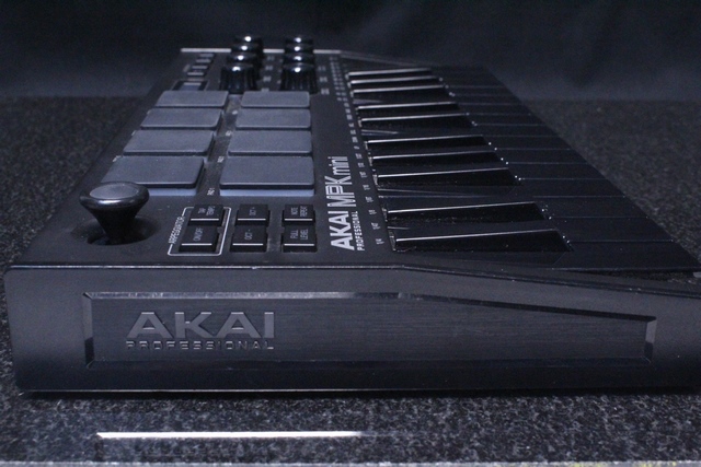 Controleur Usb + Fil Usb Akai Mpk mini black edition - Image 4