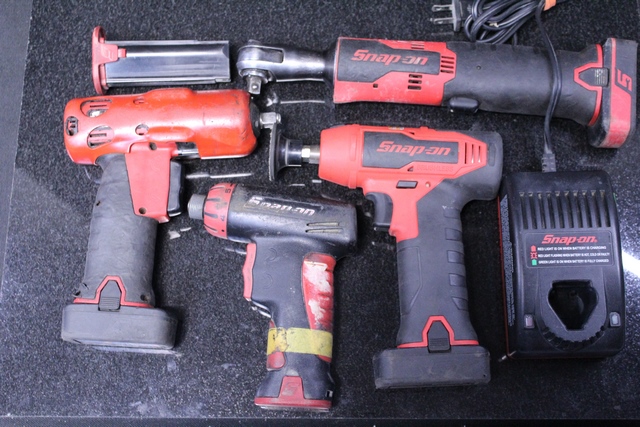 Ensemble D outils (4) a Batterie 7.2v + 5 Batteries et Chargeur Snap On CTR761C/CTPP861/CTS561CL/CTC572 - Image 4