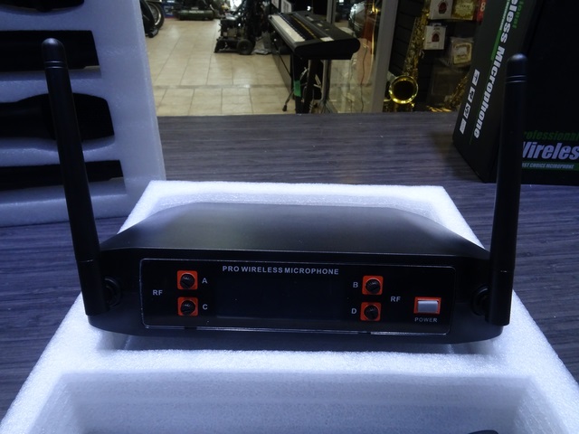 Ensemble de 4 Microphone sans Fils PROFESSIONAL WIRELESS MICROPHONE - Image 3