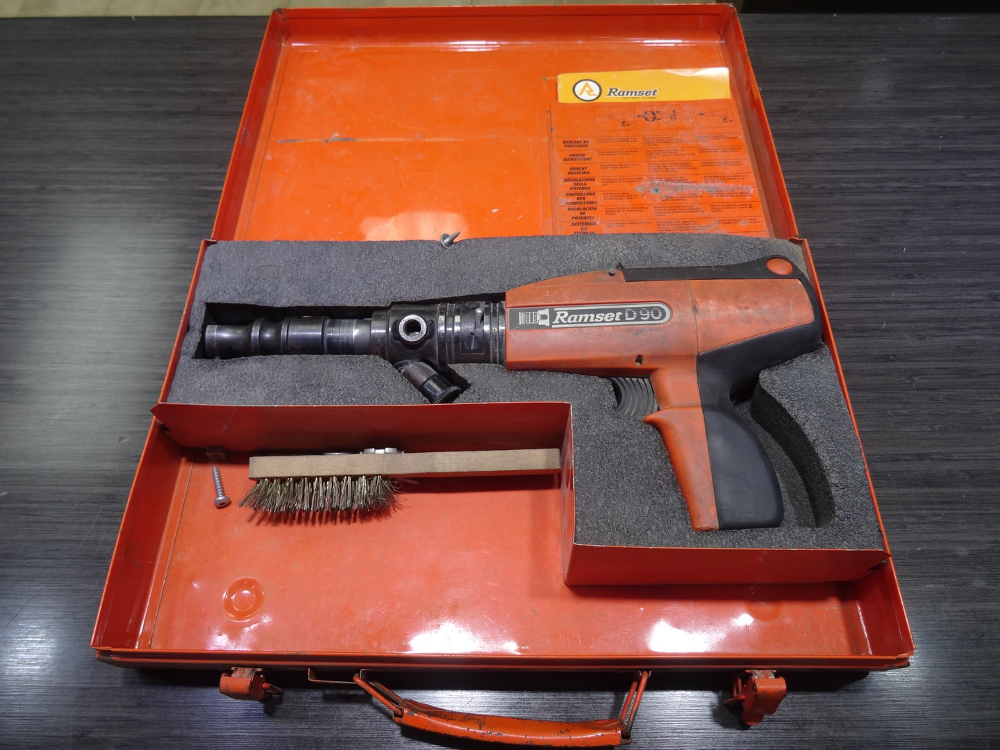 GUN A CLOU CIMENT Ramset D90