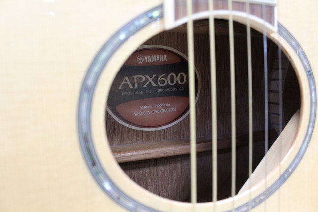 Guitare Electro Acoustique Yamaha APX600 - Image 2