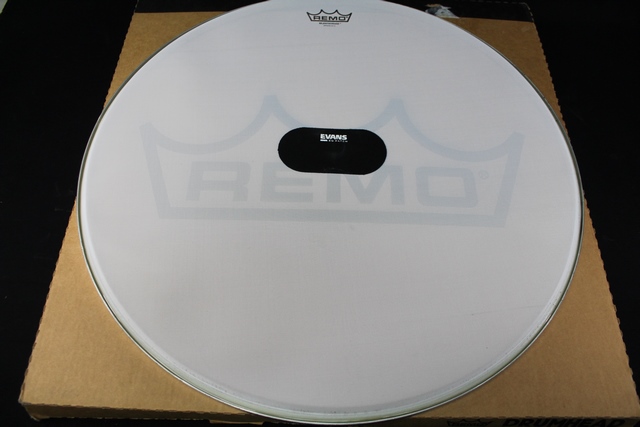 Peau de Bass Drum (Mesh) 22 pouce REMO Silent Stroke