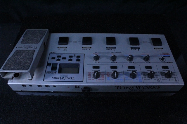 Pédale Multi Effect + ac korg Toneworks ax1000 - Image 2