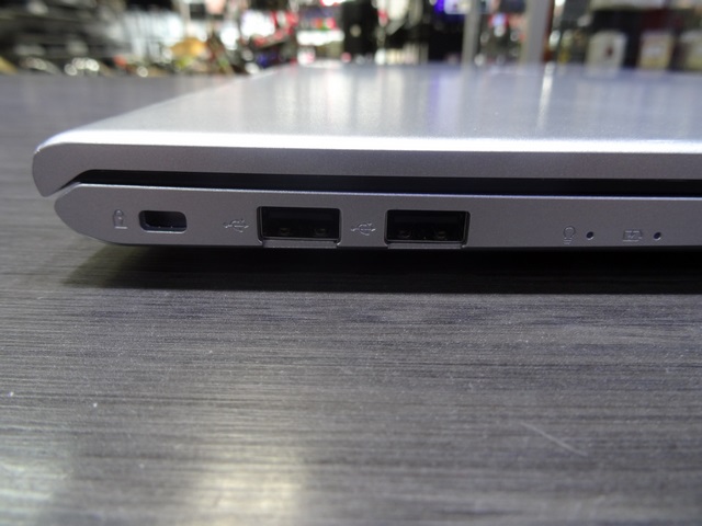 Portable + Ac Asus VivoBook 17.3 - Image 3