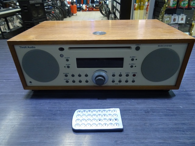 Radio Alarme CD / AM-FM + TC Tivoli Audio music system V1