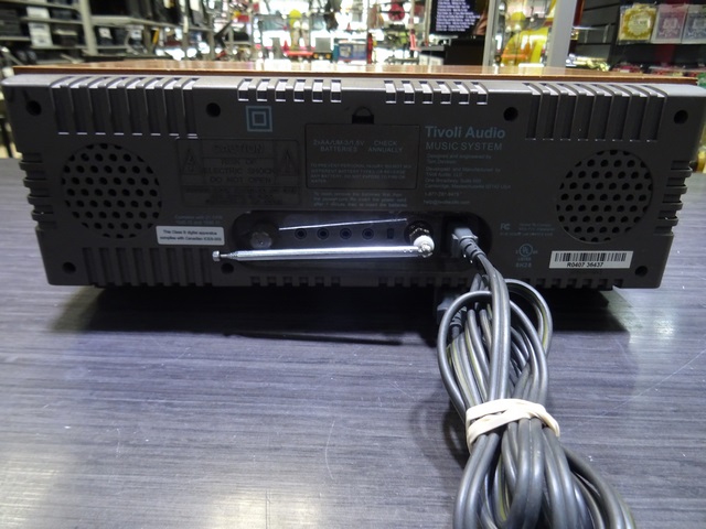 Radio Alarme CD / AM-FM + TC Tivoli Audio music system V1 - Image 4