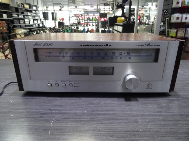Récepteur AM/FM (Tuner) Vintage Marantz 2020
