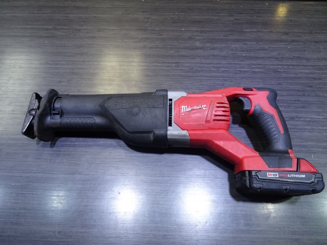 Scie Alternative (Sawzall) + Batterie M18 1.5ah Pas chargeur MILWAUKEE 2621-20
