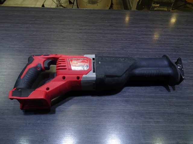 Scie va et Vient Sawzall + Batterie M18 xc 5.0AH + Chargeur MILWAUKEE 2621-20 - Image 4