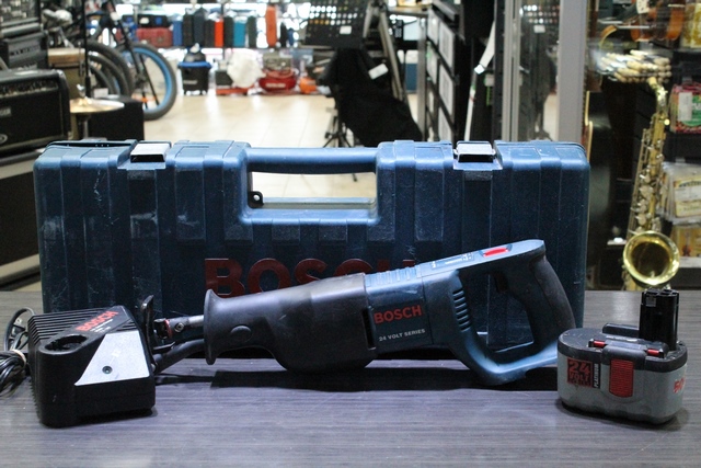 Scie va et vient avec batterie 24 volt (Batterie defectueuse) BOSCH 1645