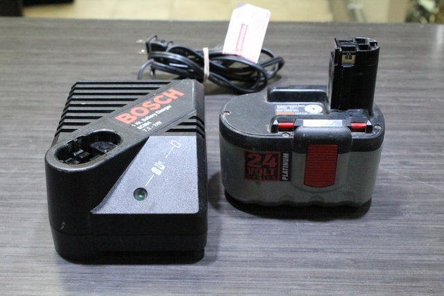 Scie va et vient avec batterie 24 volt (Batterie defectueuse) BOSCH 1645 - Image 4