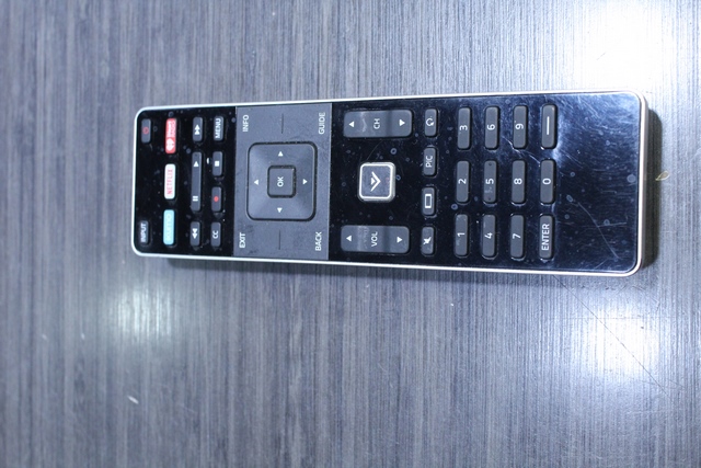 Téléviseur Intelligent Vizio 65 pouce + tc m60-c3 - Image 3