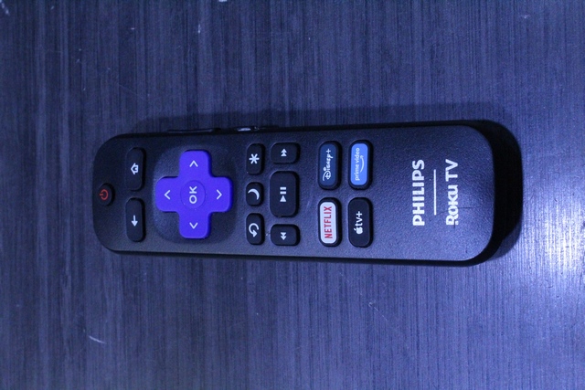 Téléviseur (tv) 32pouces Intelligent Roku + tc Philips 32pfl4674/f6 - Image 3