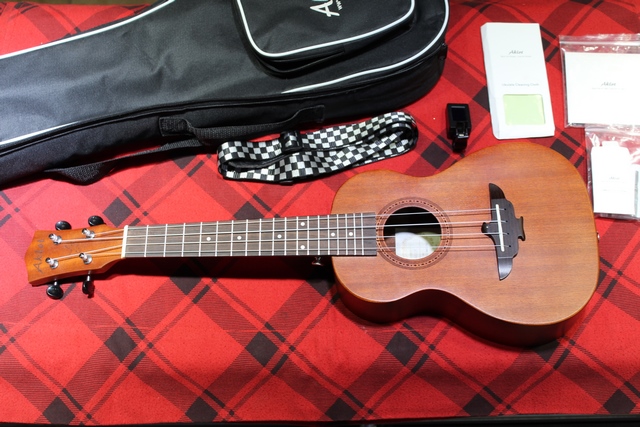 Ukulele Concert Gauché + étuis aklot m13170 - Image 4