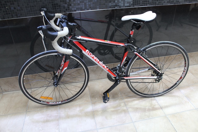 Velo de route petit (small) louis garneau axis team