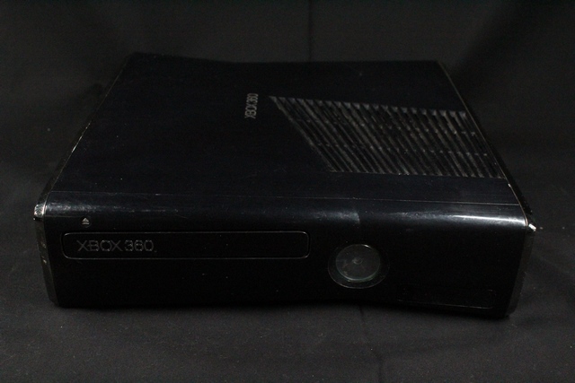 Xbox 360 250go + acc (sans manette) MICROSOFT 2011-01-10 - Image 2