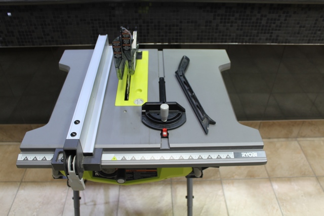 banc de scie Ryobi rts12