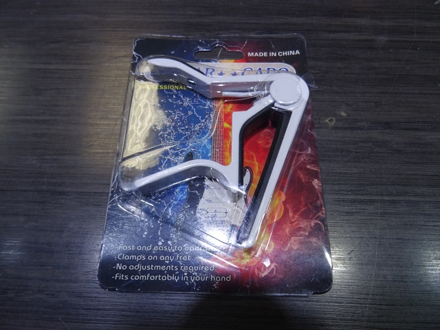 capo de guitare blanc guitar capo a26-11-03