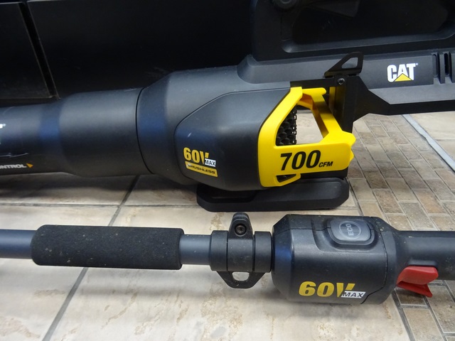 ensemble souffleur et weed eater + batterie 60v 2.5ah  + chargeur cat dg650/dg610 - Image 2