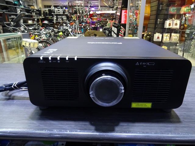 projecteur profesionelle panasonic pt-rz120b   09.2019