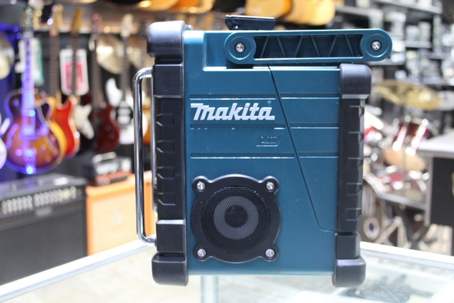 radio de chantier + batt 18v (plastique fermeture brisee) Makita dmr116 - Image 2