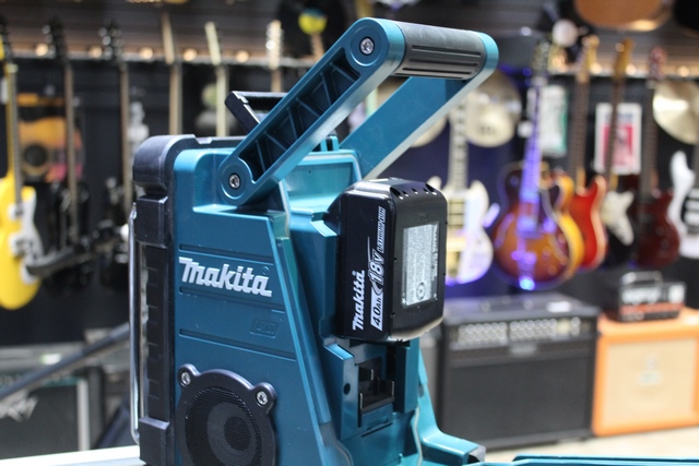 radio de chantier + batt 18v (plastique fermeture brisee) Makita dmr116 - Image 3