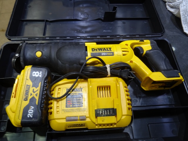 scie va et vient + chargeur + batterie 20v 8ah Dewalt dcs380 - Image 3