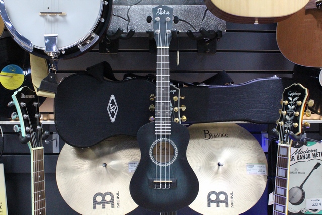 ukulele  (noir) aloha alo uk811/bk